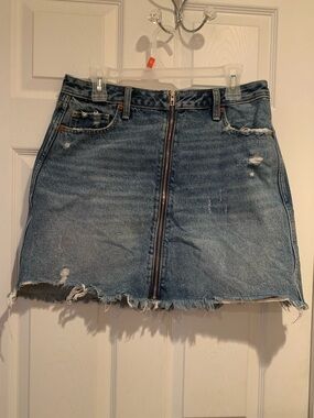 Abercrombie & Fitch Distressed Blue Zip-Front Denim Mini Skirt 100% Cotton
